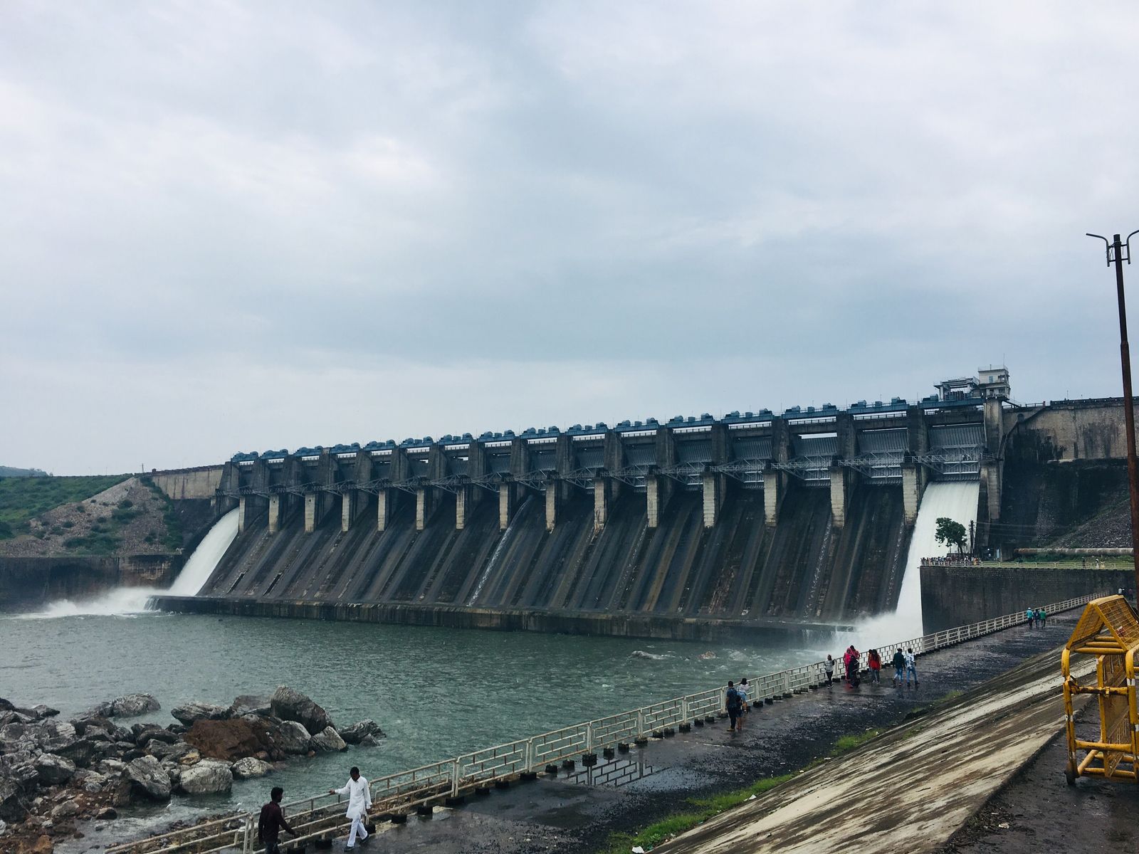 The Mahi Bajaj Sagar dam releasing water near Banswara