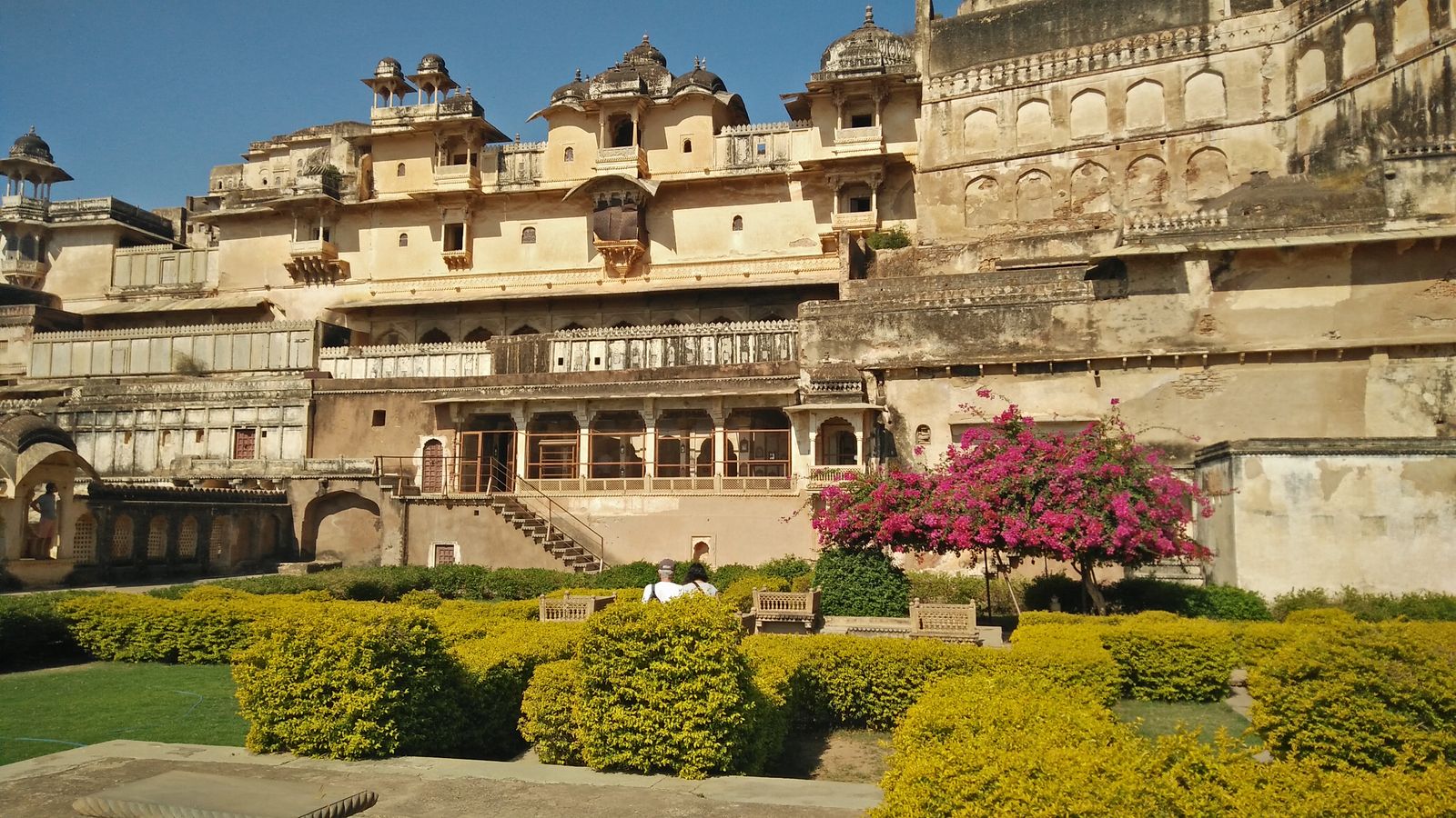 Turquoise, green and gold murals of Krishna and court life covering the walls of the Chitrashala in Bundi Palace