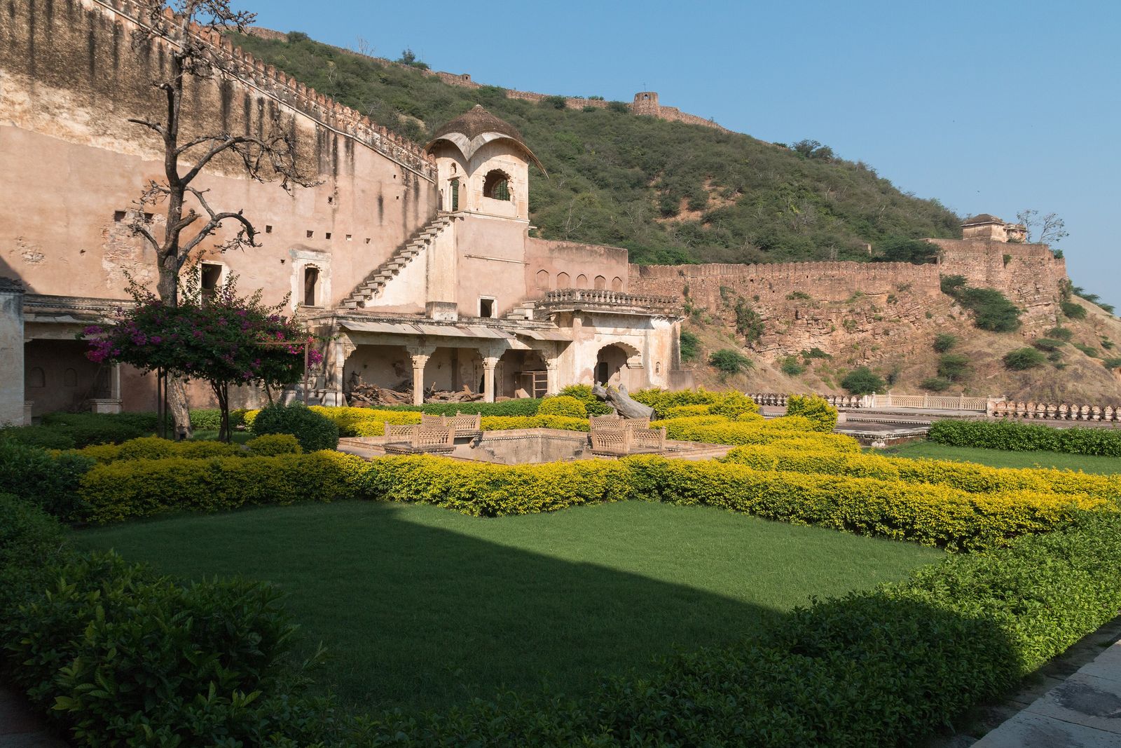 The walls of Taragarh Fort seen from the Chhatra Mahal garden in Bundi