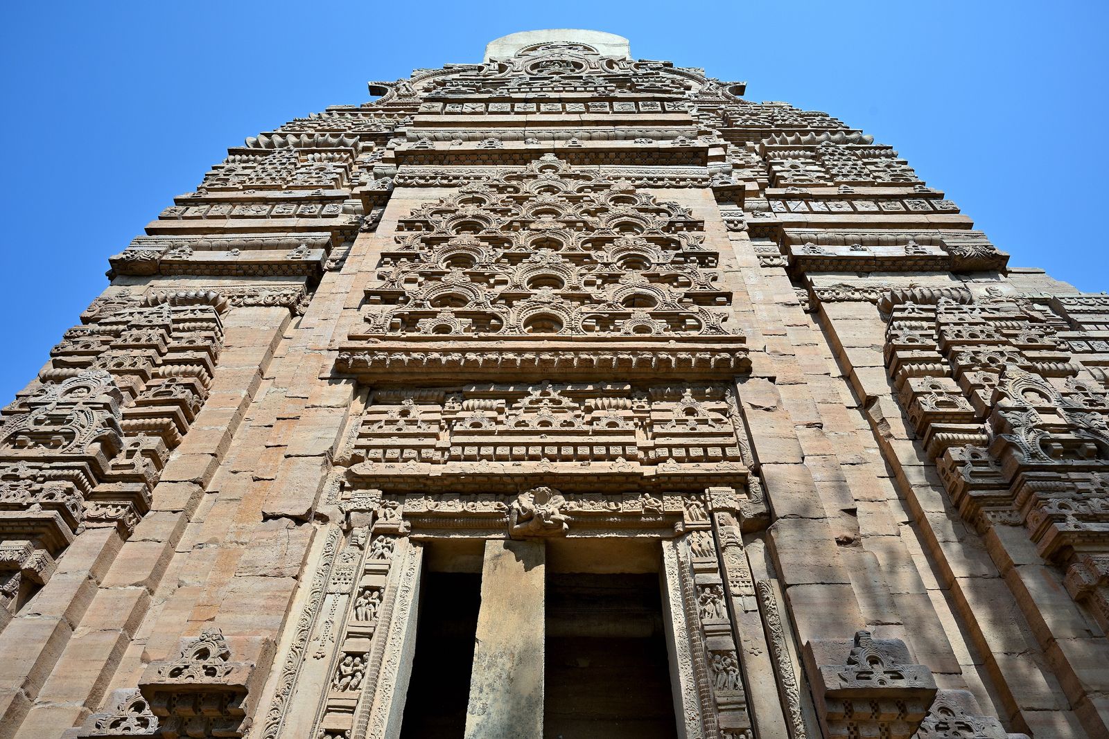 The tall stone tower and barrel-vaulted roof of Teli ka Mandir on Gwalior Fort