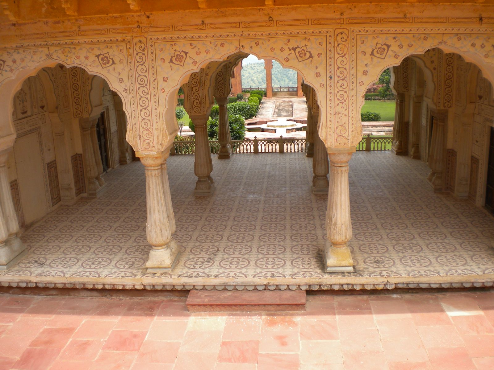 The formal garden courtyard of the Aram Mandir inside Jaigarh Fort, Jaipur, with arcades around it