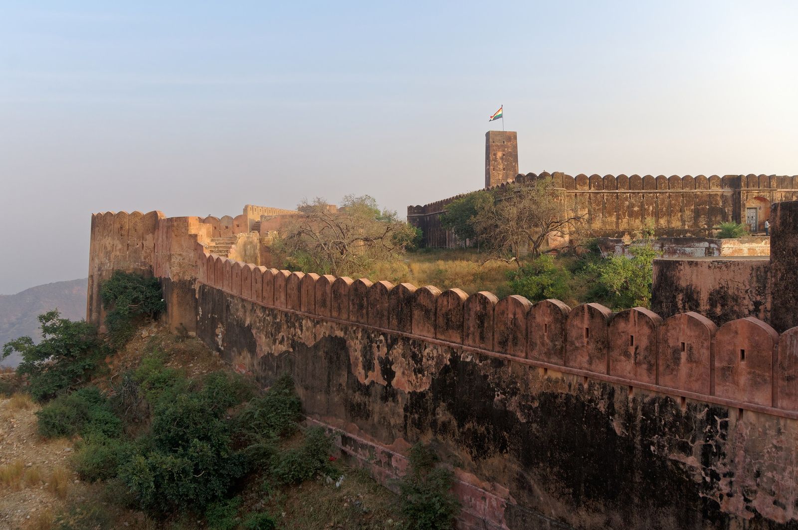 The long sandstone walls and bastions of Jaigarh Fort running along the Aravalli ridge above Amer