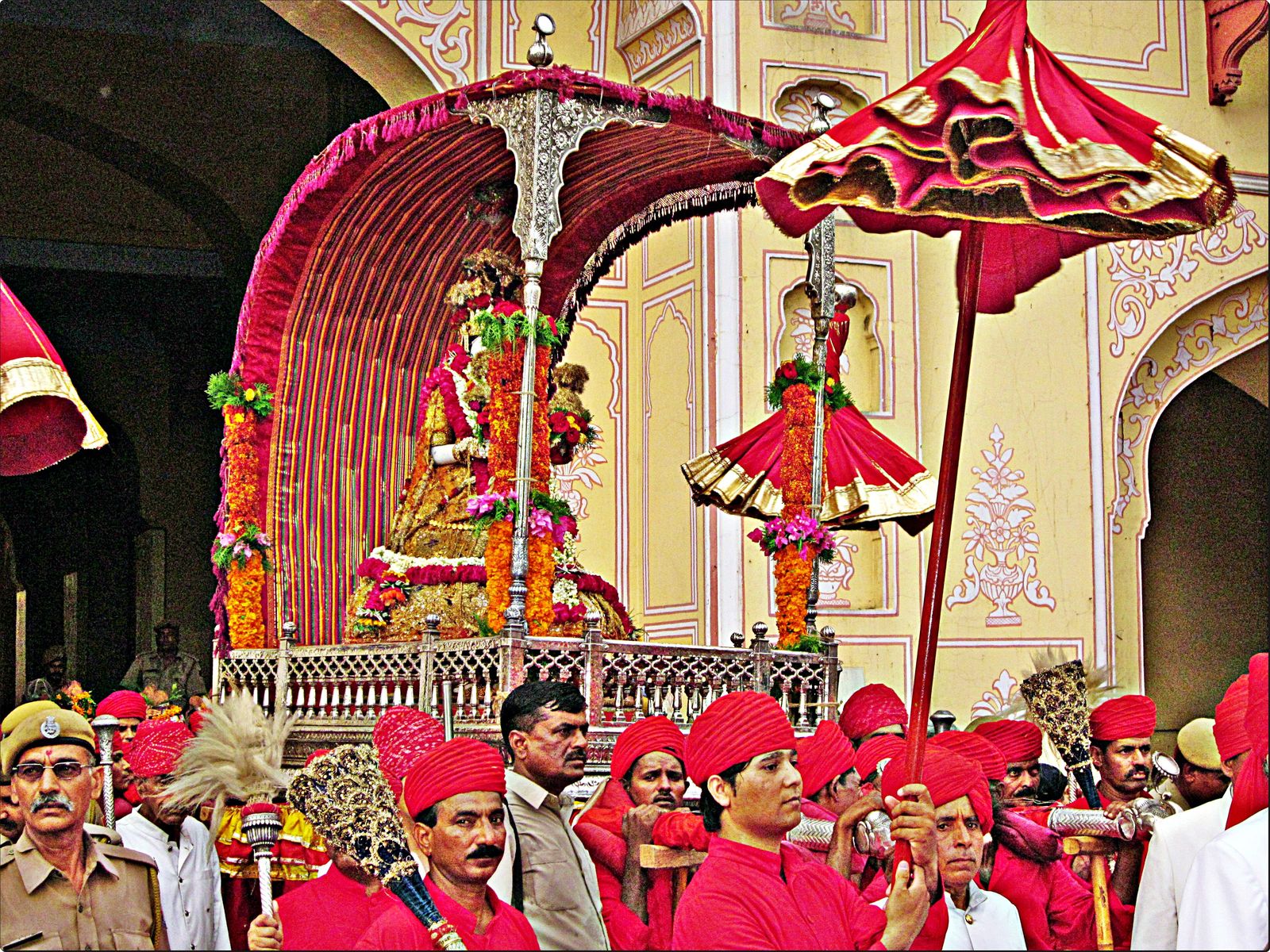 Women in green and pink leheriya saris celebrating Teej in Jaipur