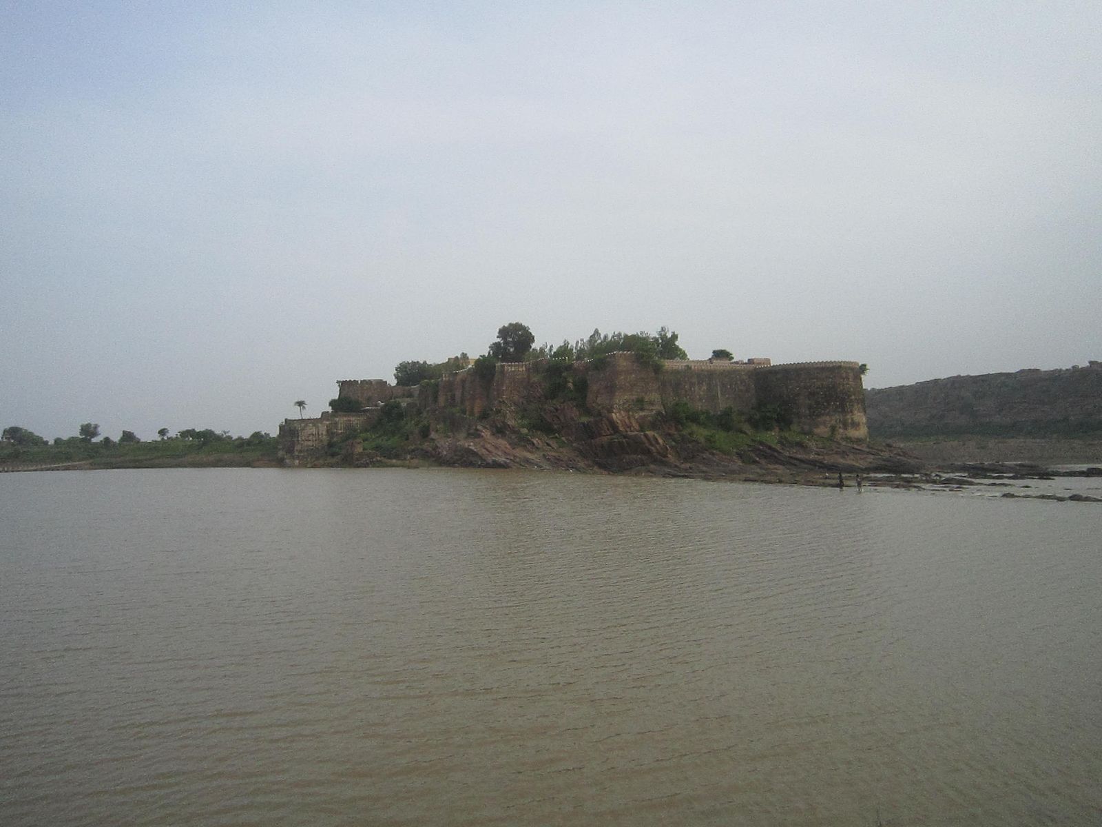 The double walls and bastions of Gagron Fort beside the Kali Sindh river