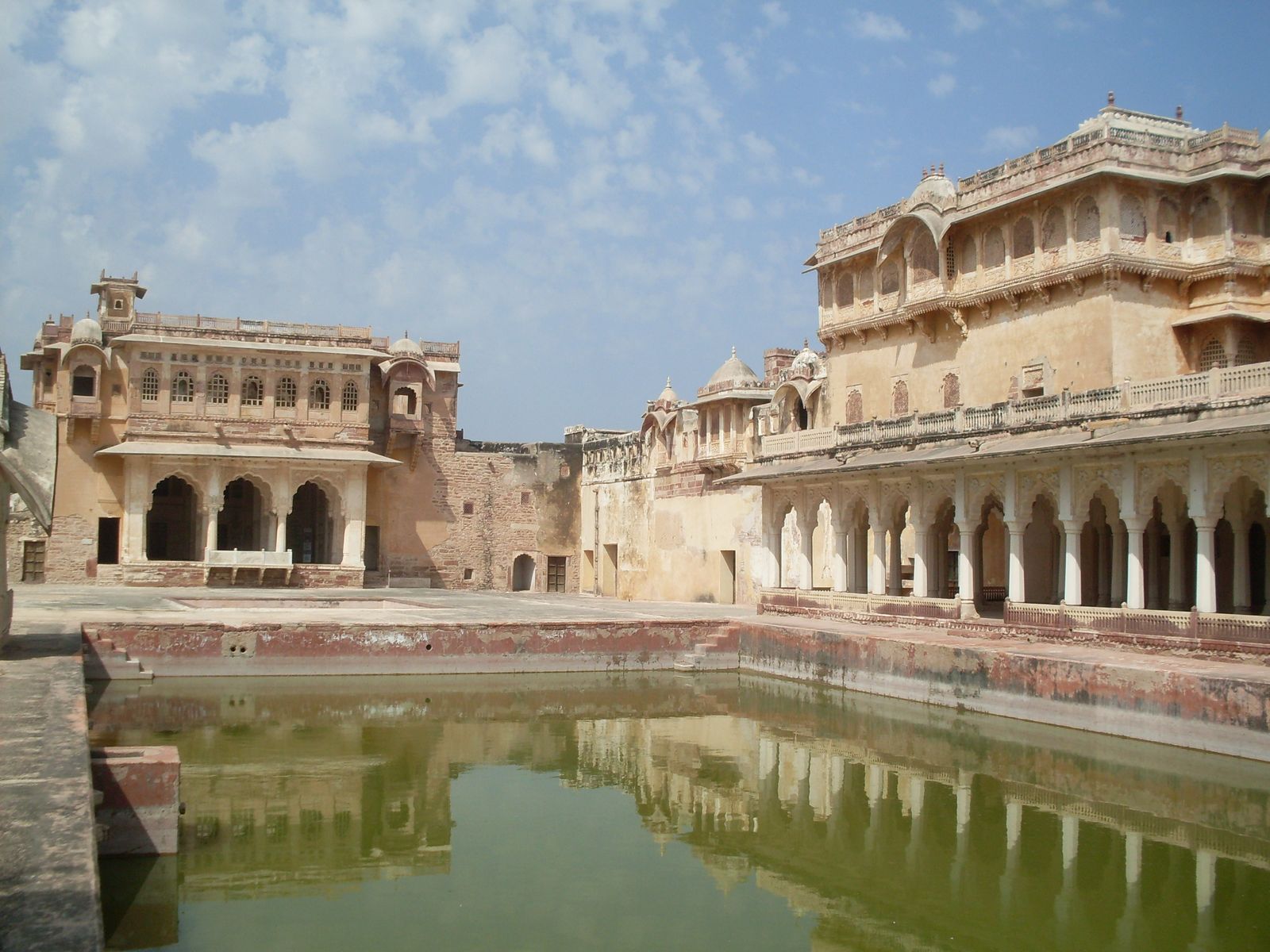 The walls and palace buildings of Ahhichatragarh, the fort of Nagaur, in the Thar desert